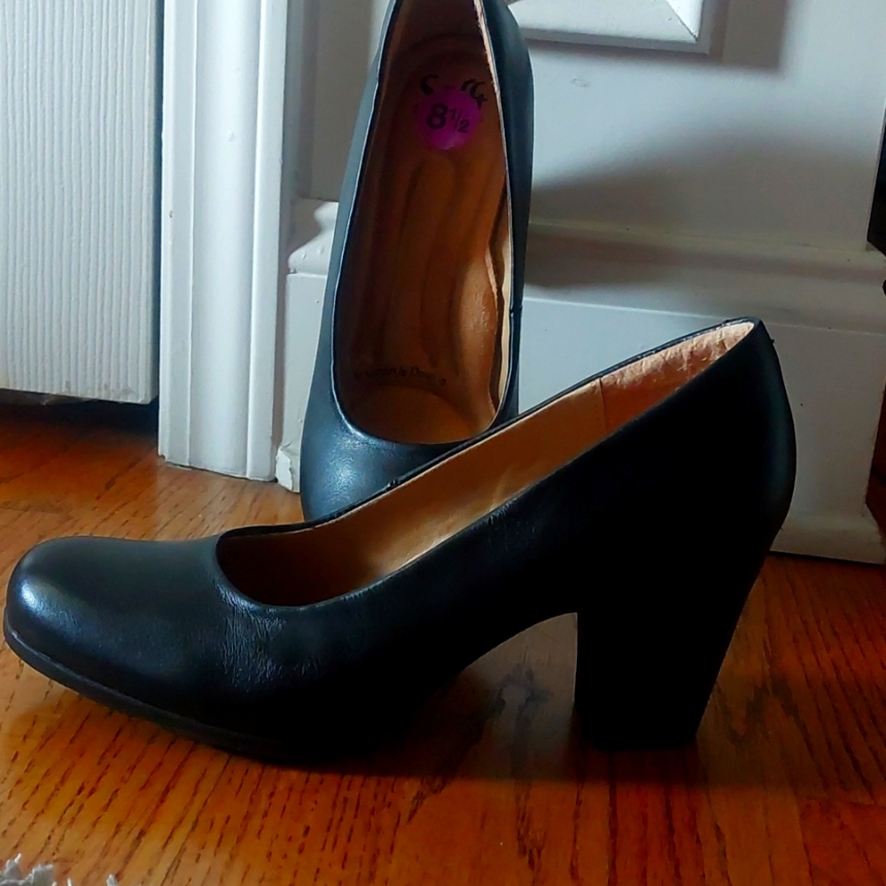 8.5 Softt pumps. New! Amazing comfort. Has wider heel, so comfy. The go to shoe!